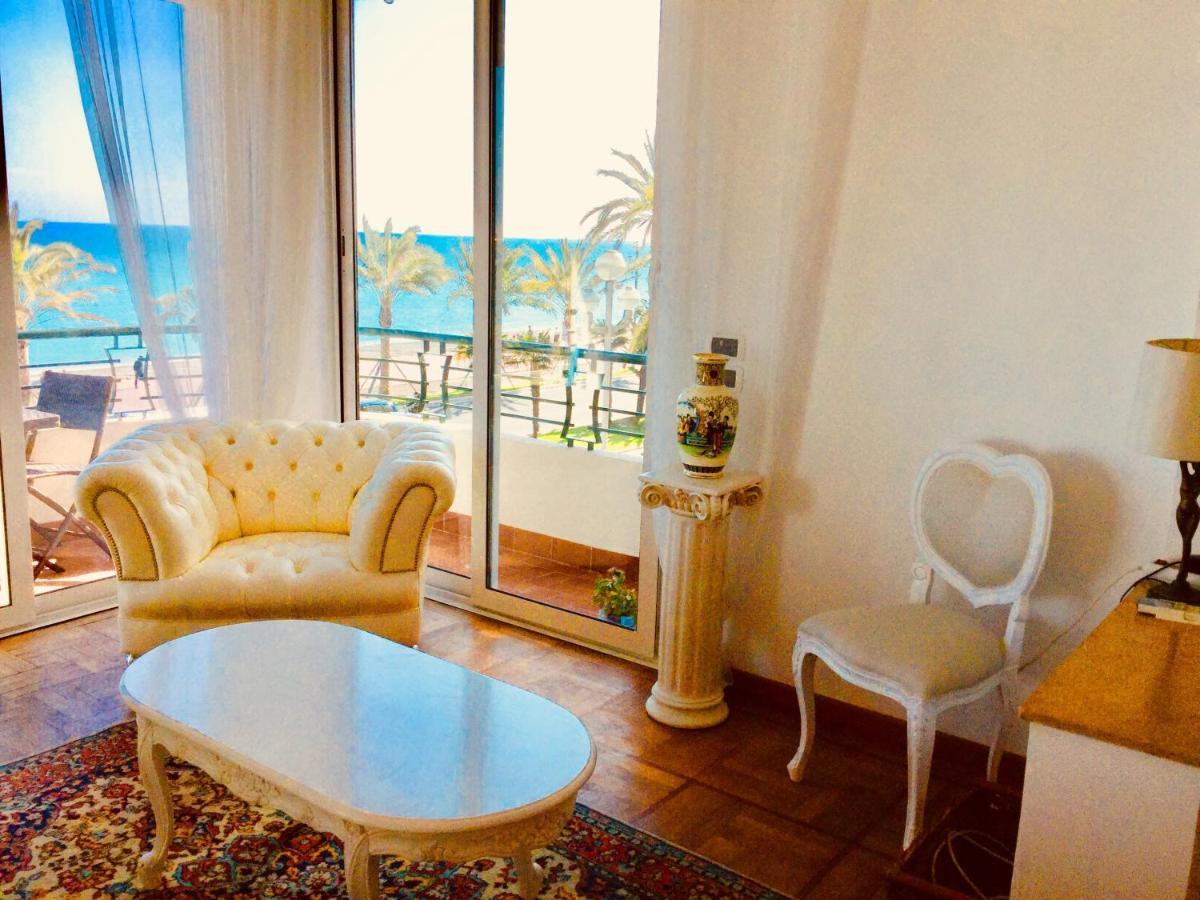 Endless Stunning Mediterranean Sea Views Promenade Des Anglais Nice Exteriör bild