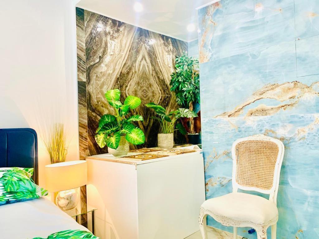 Endless Stunning Mediterranean Sea Views Promenade Des Anglais Nice Exteriör bild