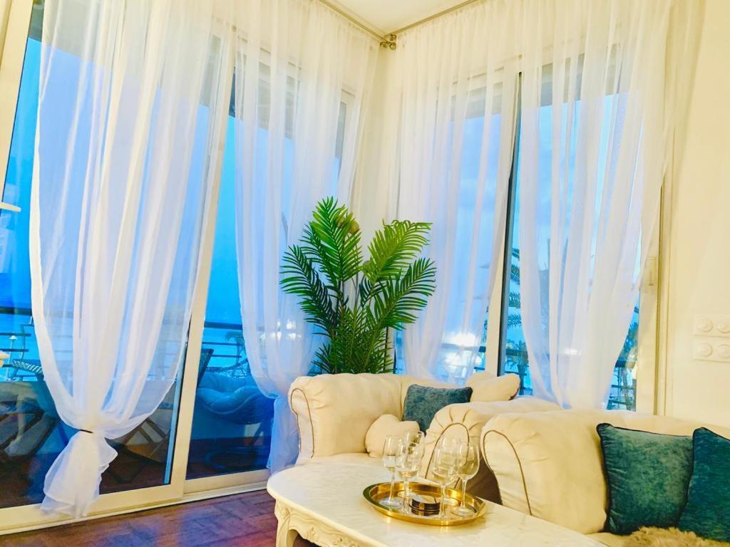 Endless Stunning Mediterranean Sea Views Promenade Des Anglais Nice Exteriör bild