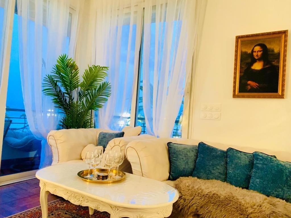 Endless Stunning Mediterranean Sea Views Promenade Des Anglais Nice Exteriör bild