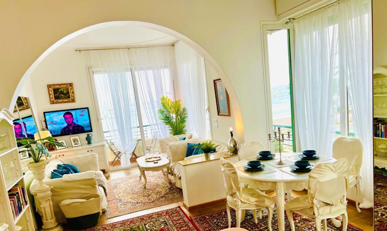 Endless Stunning Mediterranean Sea Views Promenade Des Anglais Nice Exteriör bild